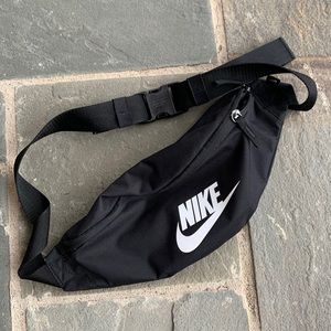 nike crossbody bag/fanny pack